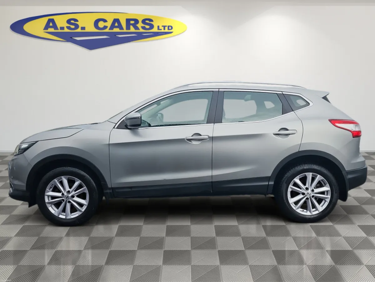 Nissan Qashqai 1.5 SV ** PANORAMIC ROOF ** LOW MIL - Image 6