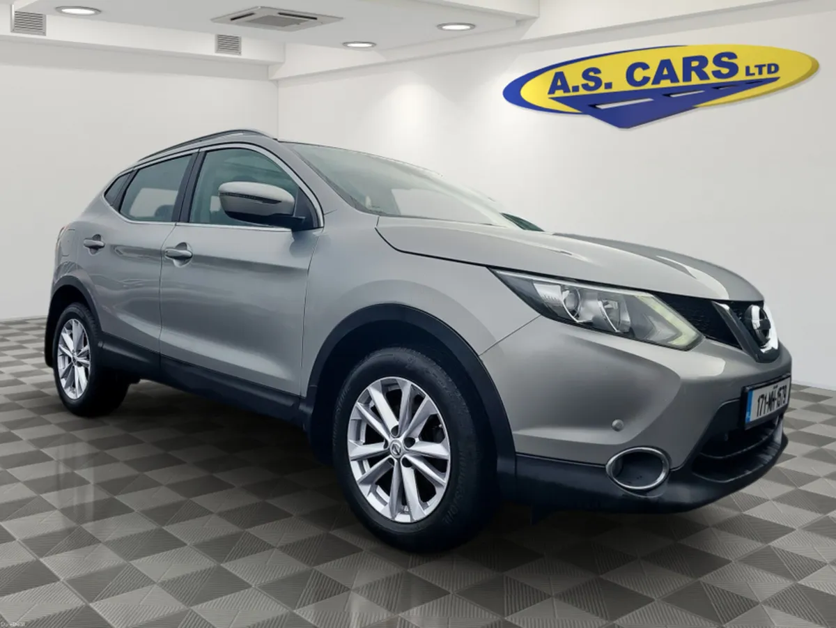 Nissan Qashqai 1.5 SV ** PANORAMIC ROOF ** LOW MIL - Image 2