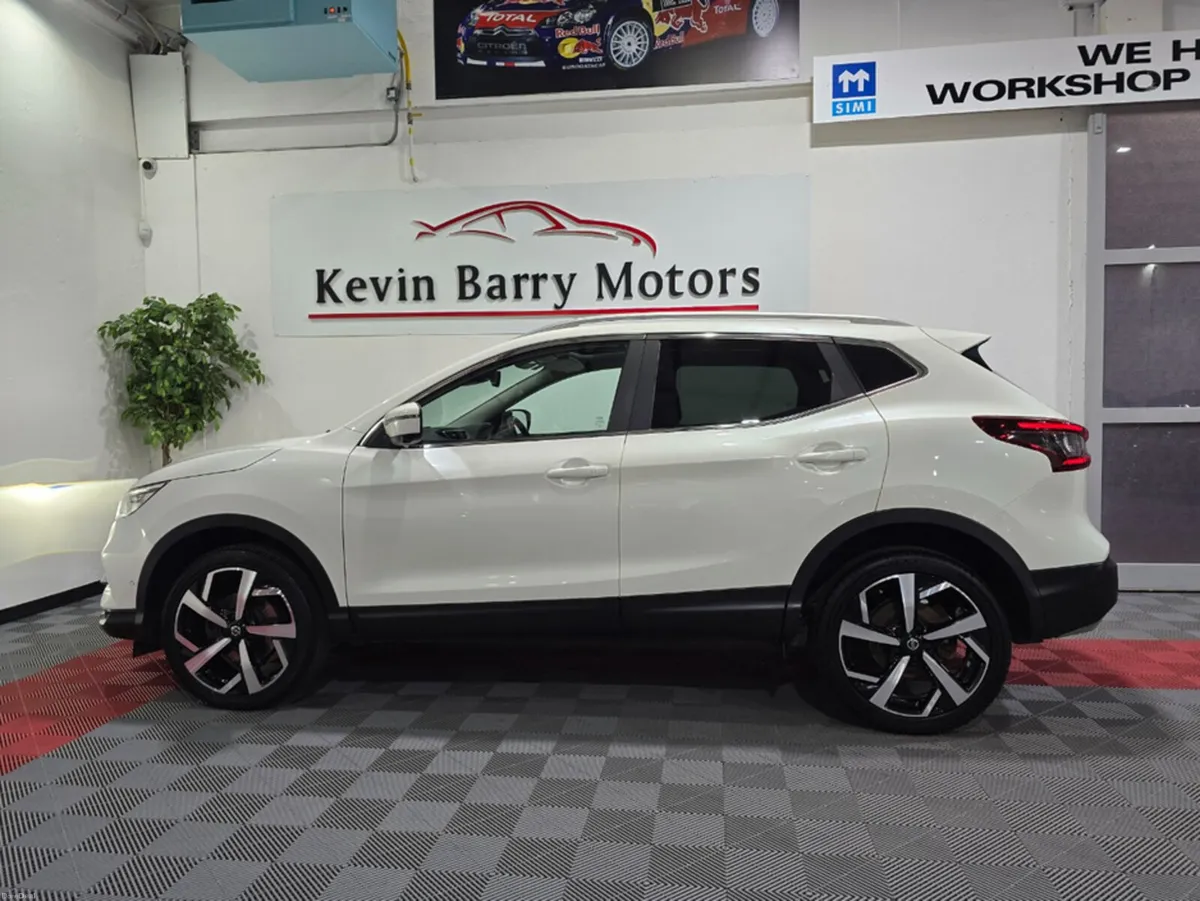 Nissan Qashqai 1.5 DCI TEKNA (PAN ROOF) 115BHP 6 S - Image 5
