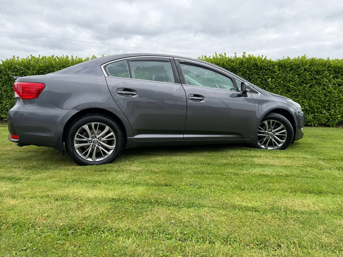 Toyota Avensis 2012 2.0 diesel - Image 1