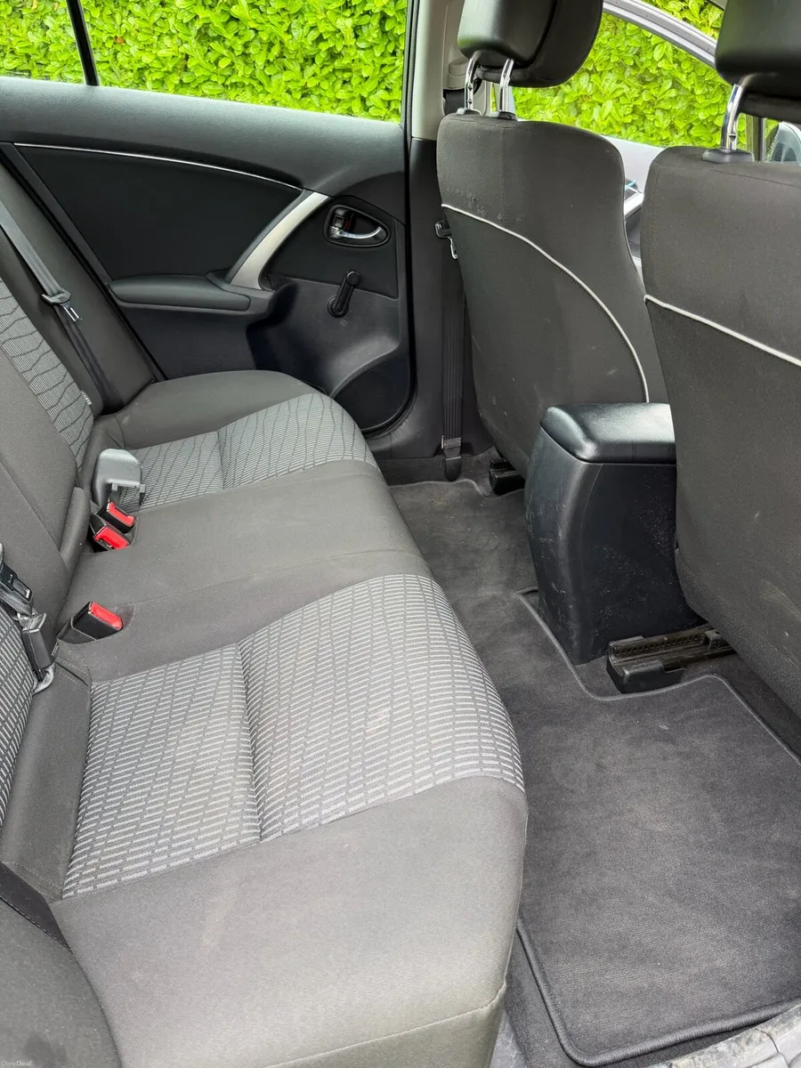 Toyota Avensis 2012 2.0 diesel - Image 5