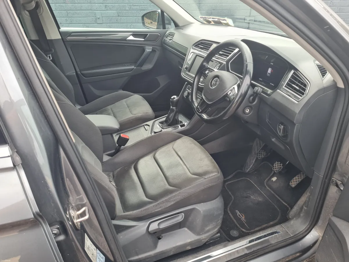 Volkswagen Tiguan 2017 4 wheel drive - Image 6