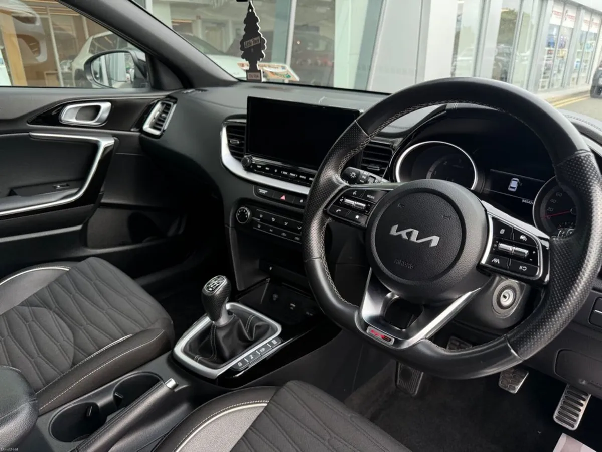 Kia Ceed 1.6D Mhev GTL MY23 5DR - Image 2
