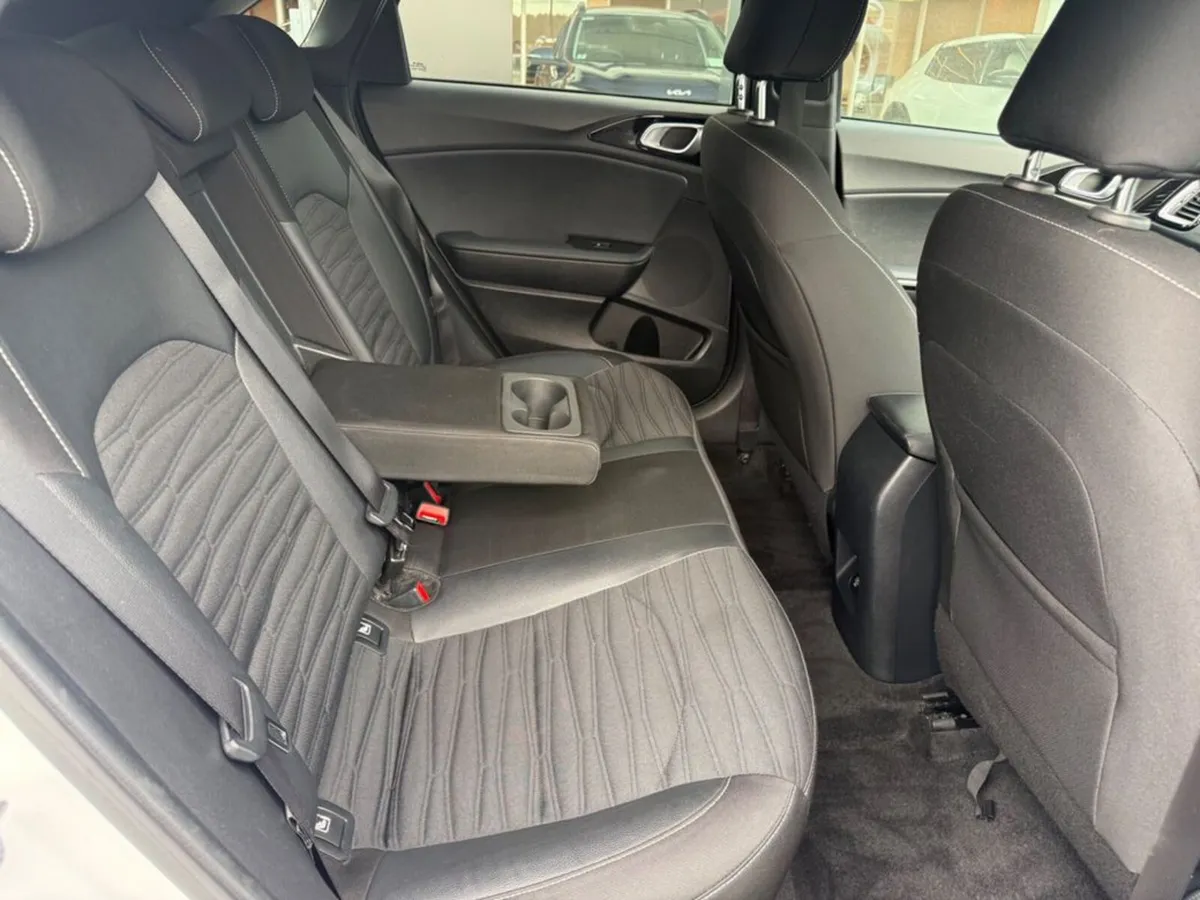 Kia Ceed 1.6D Mhev GTL MY23 5DR - Image 4