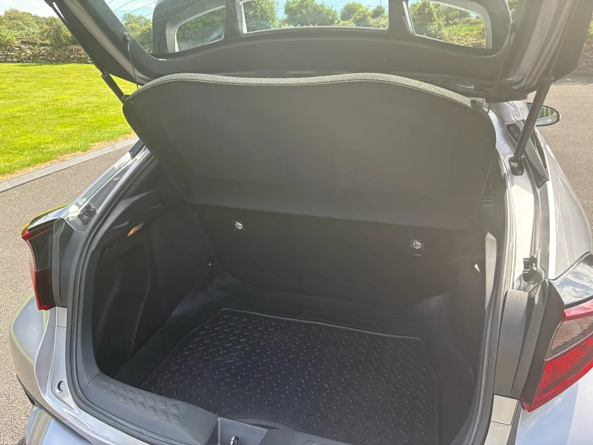 Toyota C-HR Hybrid Luna 1.8 - Image 4