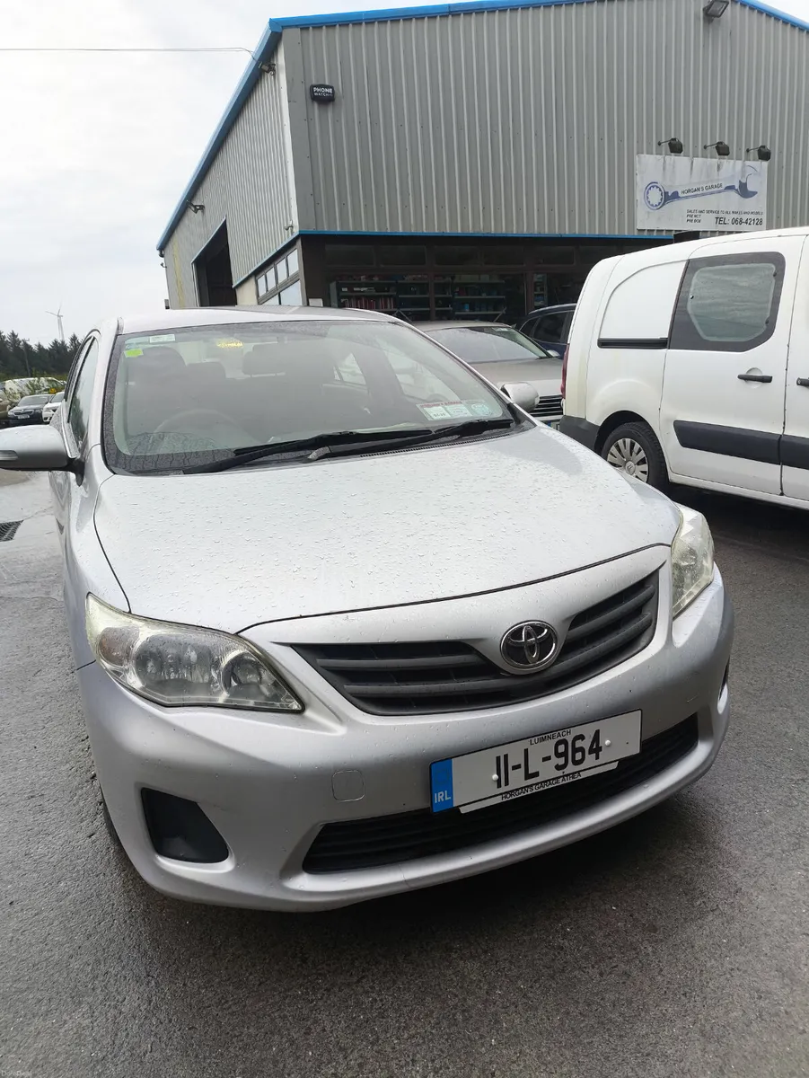 Toyota Corolla 2011 - Image 2