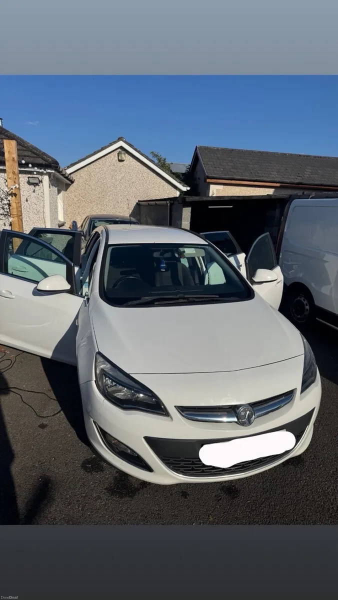 Vauxhall Astra Estate NEW MOT - Image 6