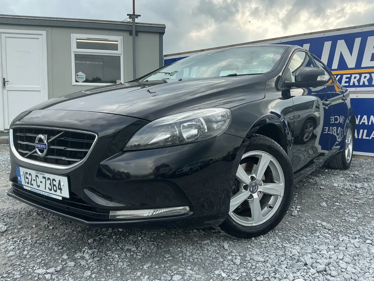 2015 VOLVO V40 1.6 DIESEL  TAX/NCT SPOTLESS - Image 2