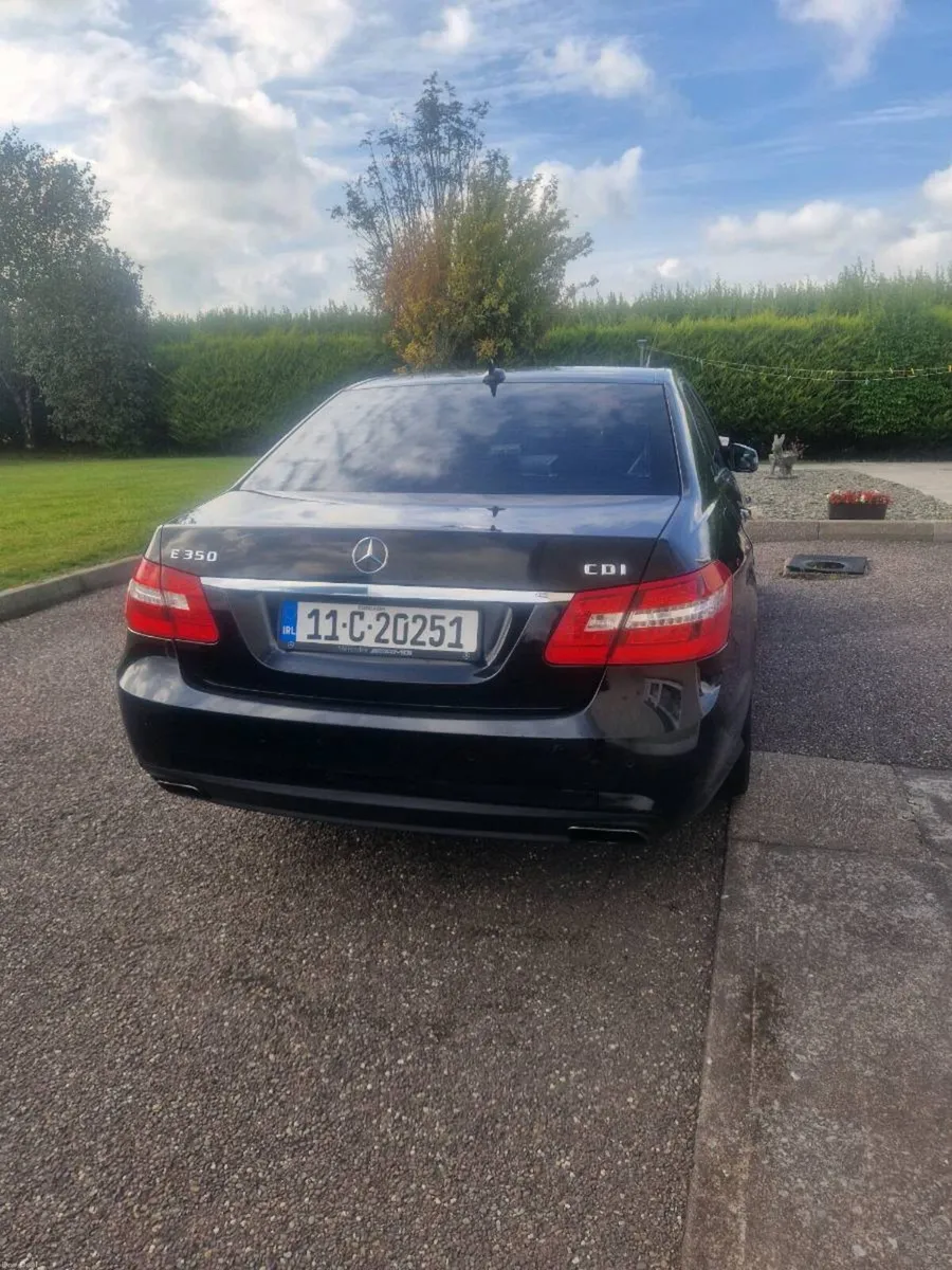 Mercedes E350 2011 - Image 2