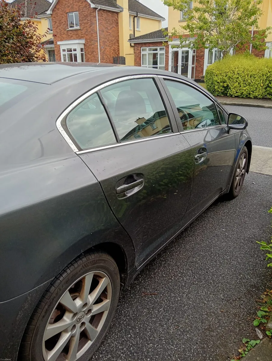 Toyota Avenices Two liter turbo diesel - Image 2