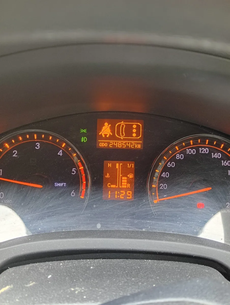 Toyota Avenices Two liter turbo diesel - Image 6