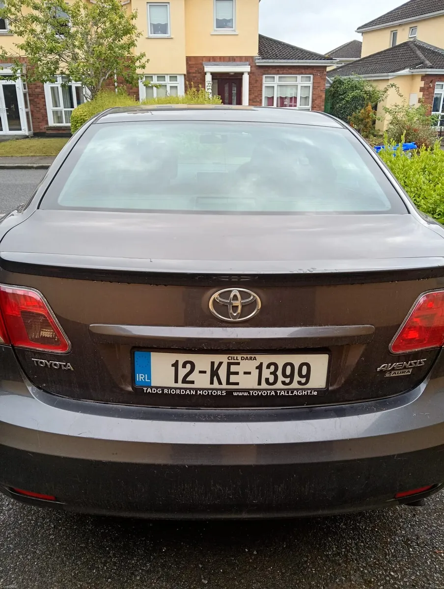 Toyota Avenices Two liter turbo diesel - Image 4