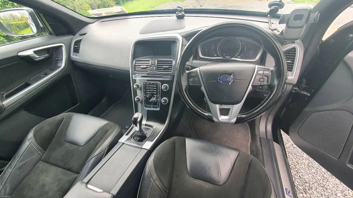 Volvo XC60 D4 R-Design - Image 5