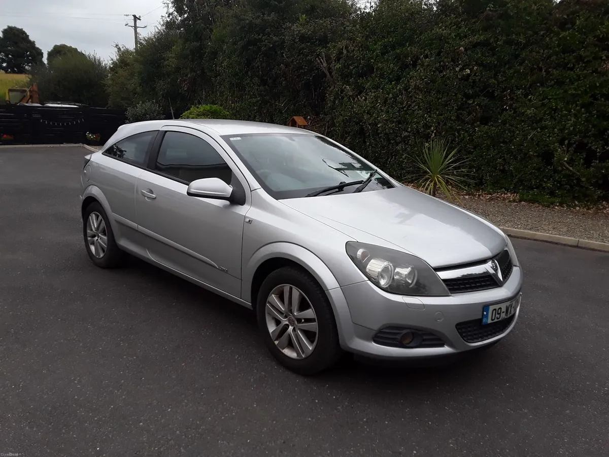 Vauxhall Astra 2009 - Image 1