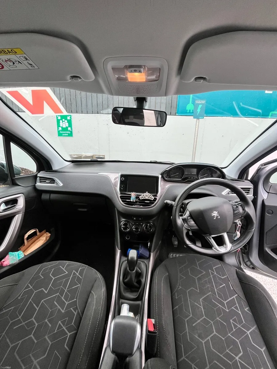 Peugeot 2008 - Image 6