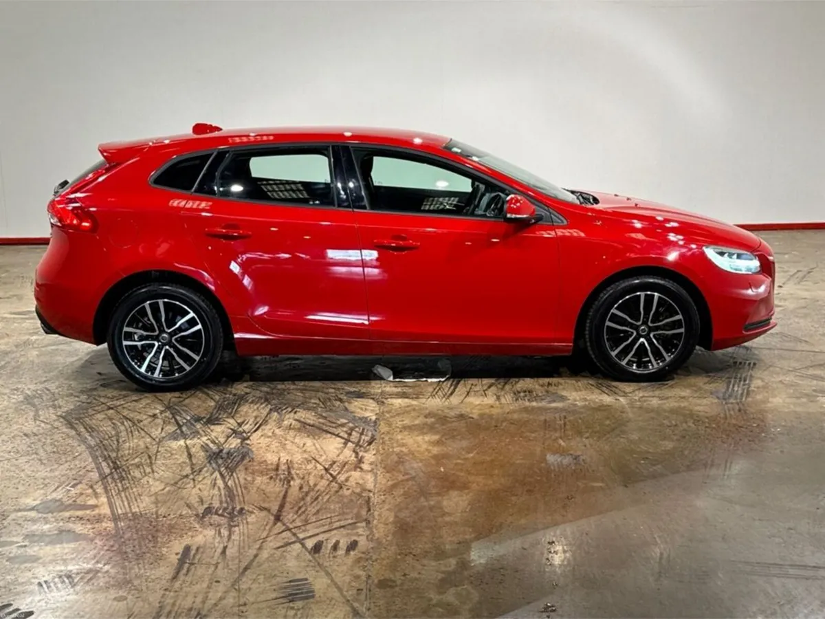 Volvo V40 TACK EDITION - 1.5 AUTOMATIC - FACTORY A - Image 2
