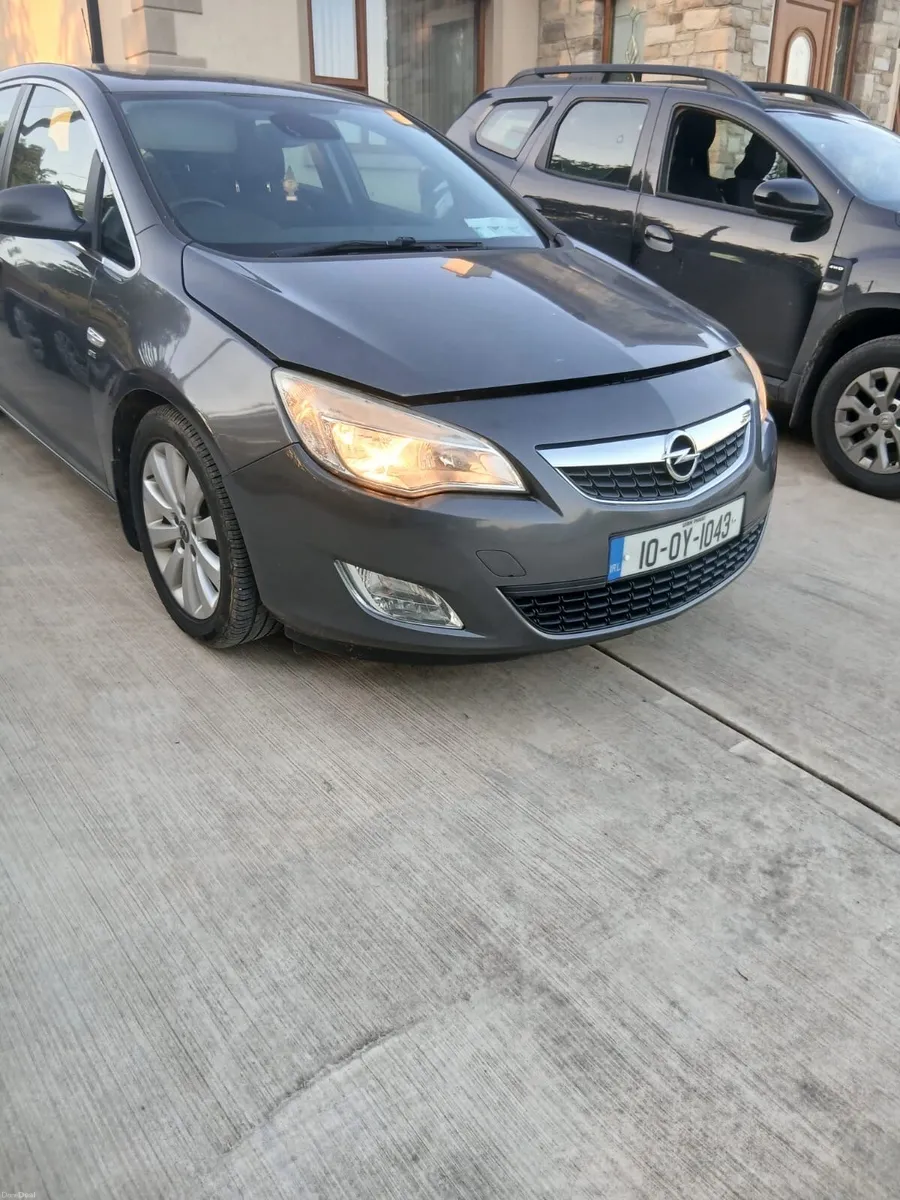 2010 Astra 5 Door - Image 1