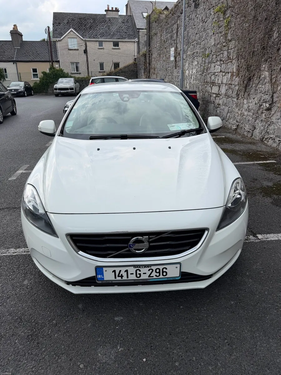 2014 Volvo V40 Automatic - Image 2
