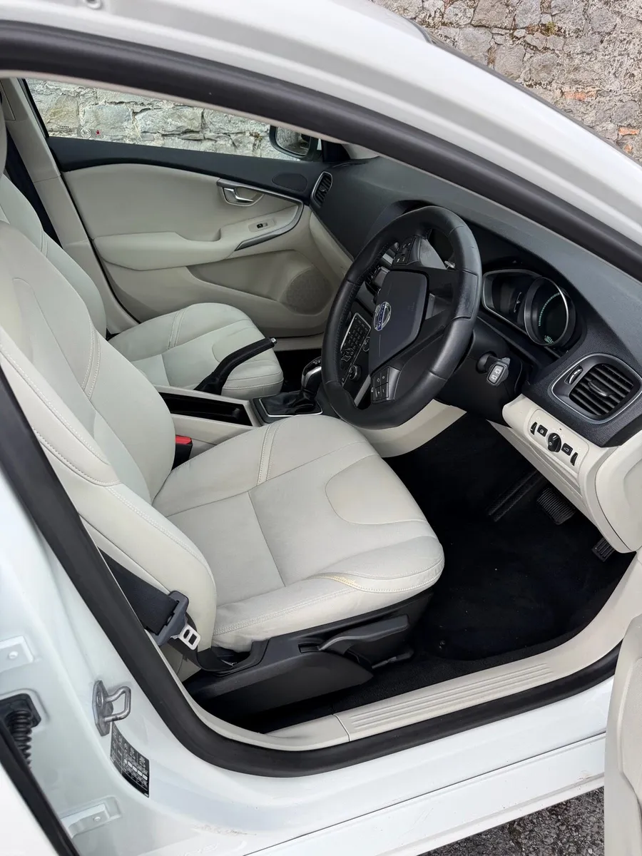 2014 Volvo V40 Automatic - Image 6