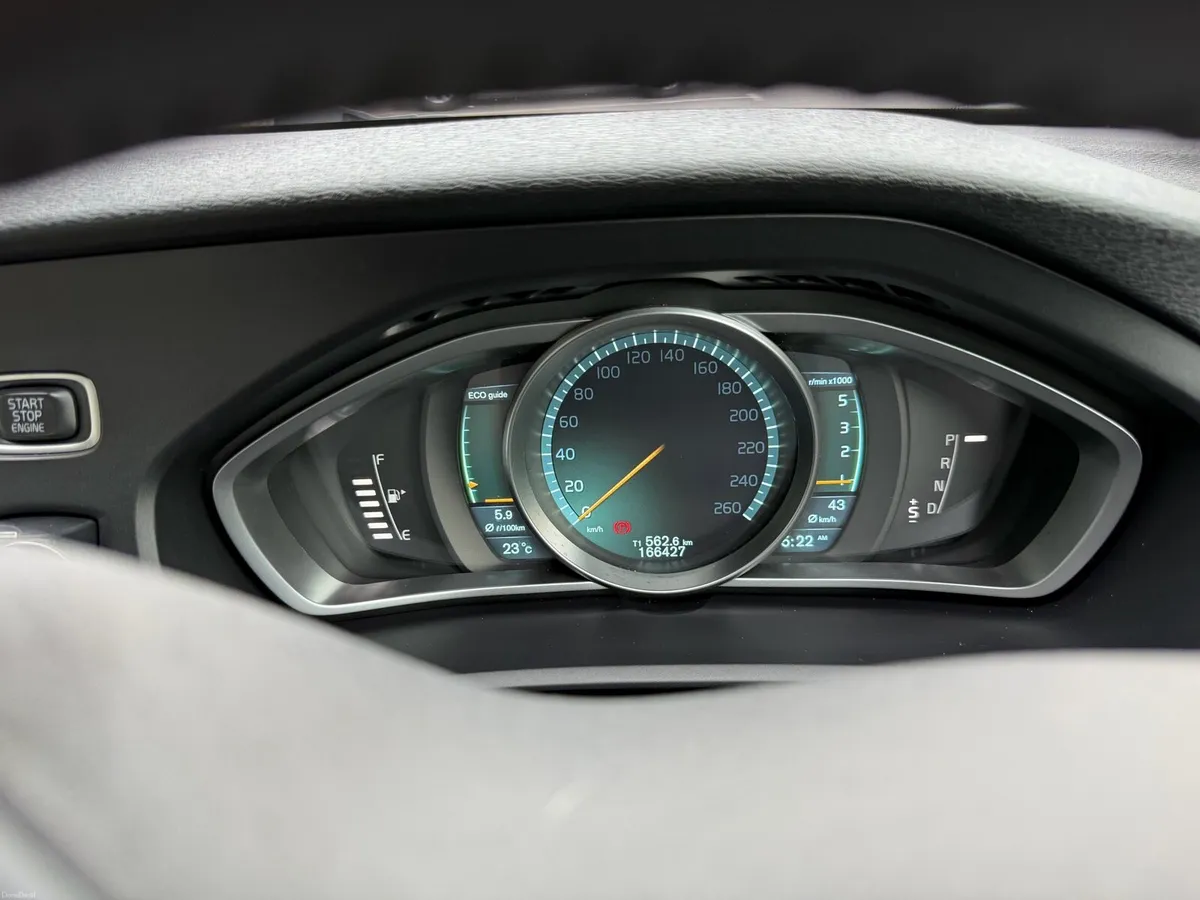 2014 Volvo V40 Automatic - Image 4