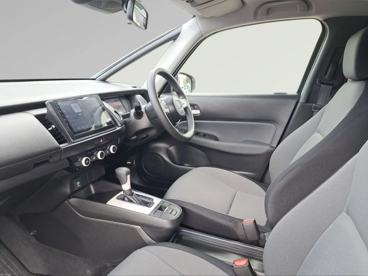 Honda Fit HYBRID AUTO - Image 4
