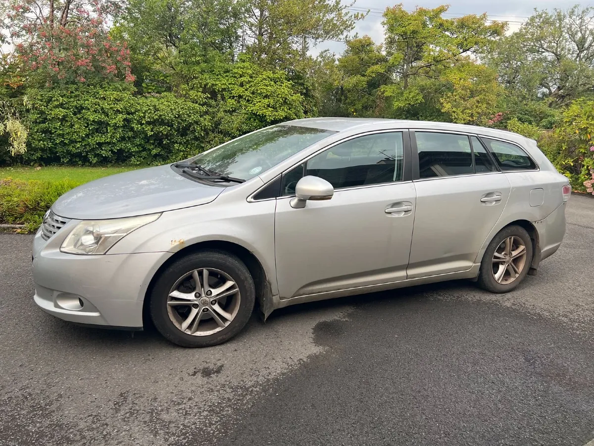 Toyota Avensis 2011 - Image 2