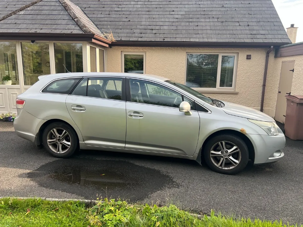Toyota Avensis 2011 - Image 4