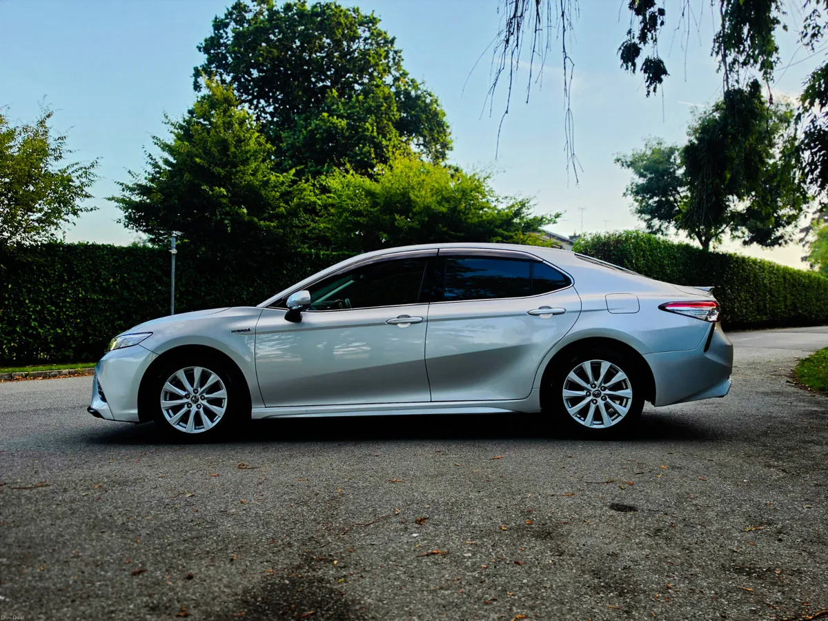 2019 Toyota Camry 2.5 Petrol Hybrid Auto F Leather - Image 3