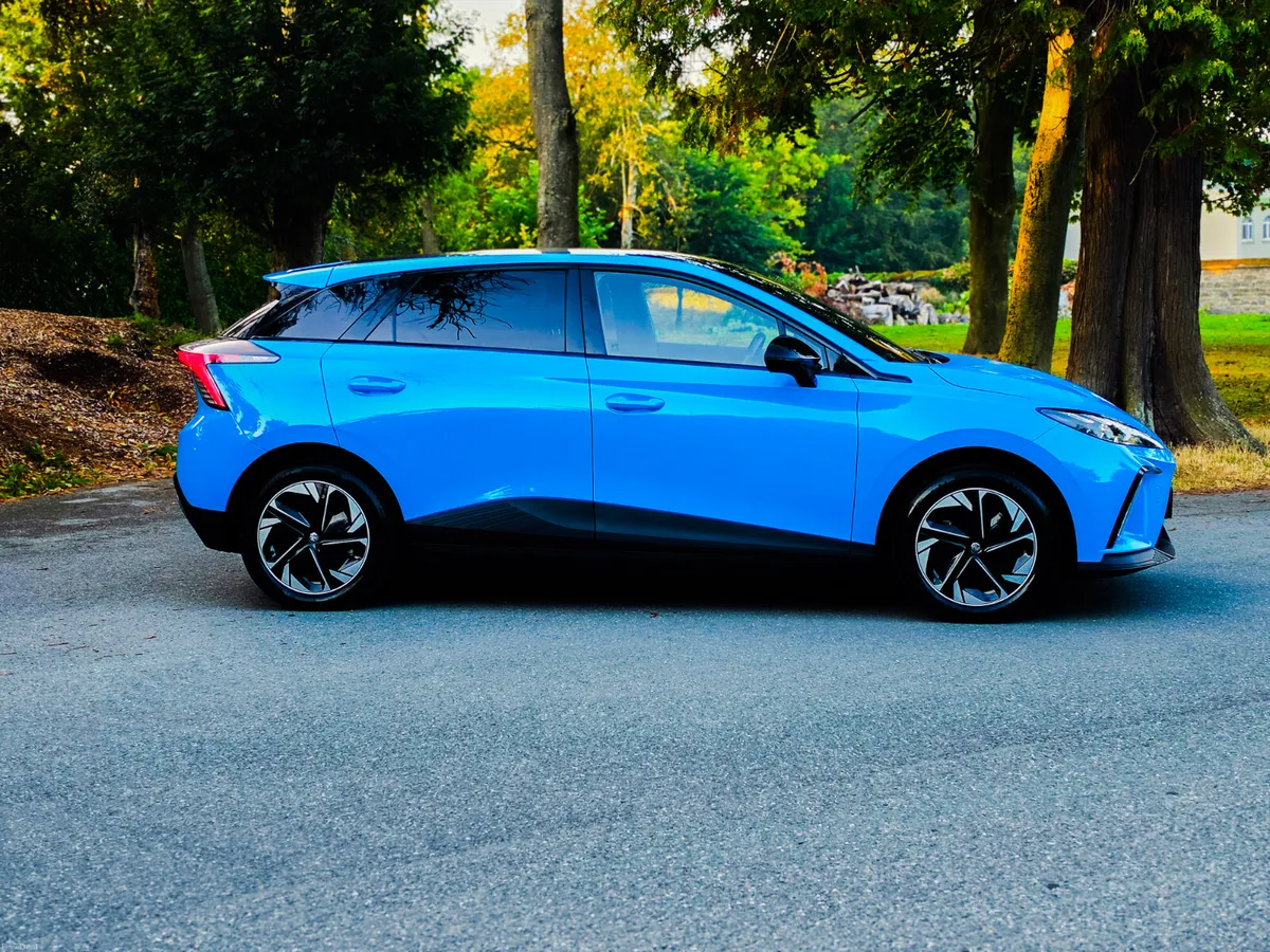 MG MG4 Trophy EV 64kWh 203BHP Top Spec Long Range - Image 3