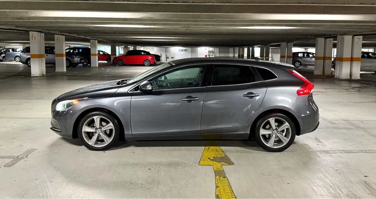 Volvo V40 D2 Lux NAV Edition Taxed & NCT’d 02/27 - Image 4