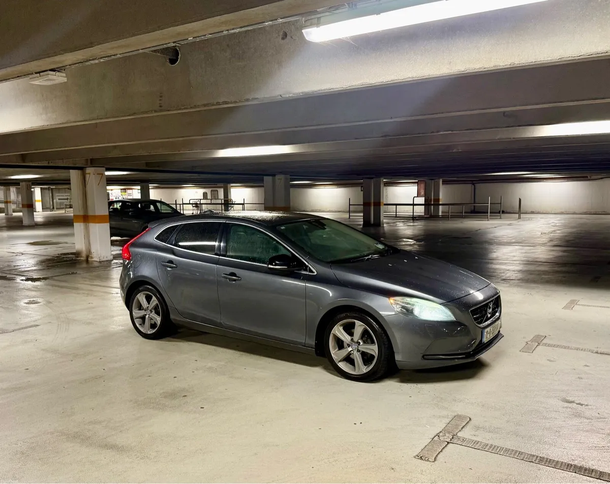 Volvo V40 D2 Lux NAV Edition Taxed & NCT’d 02/27 - Image 1