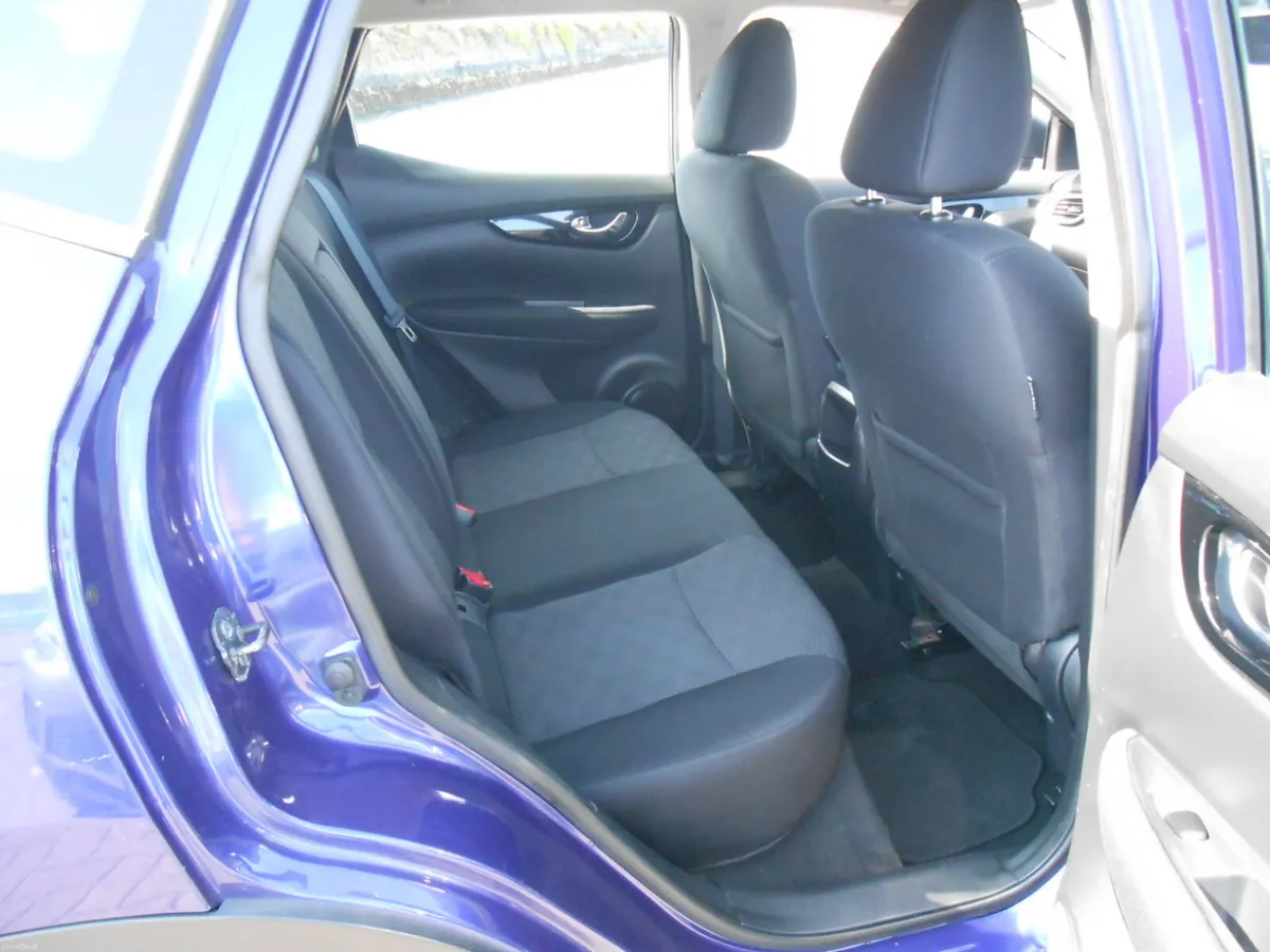 Nissan Qashqai 1.2 Petrol Manual  High Spec 2016 - Image 4
