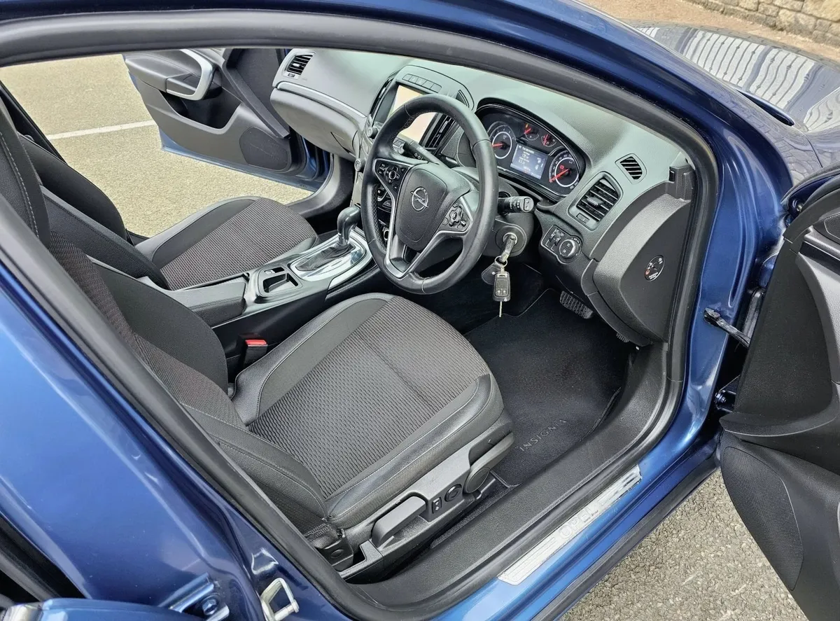 Opel Insignia 1.6 diesel Automatic,  Sat Nav - Image 6