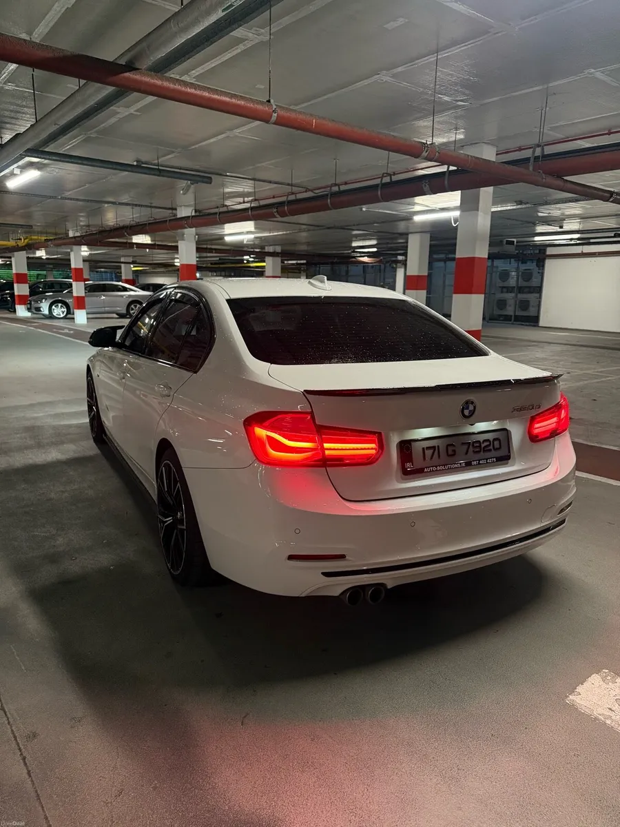 2017 BMW 3series - Image 4