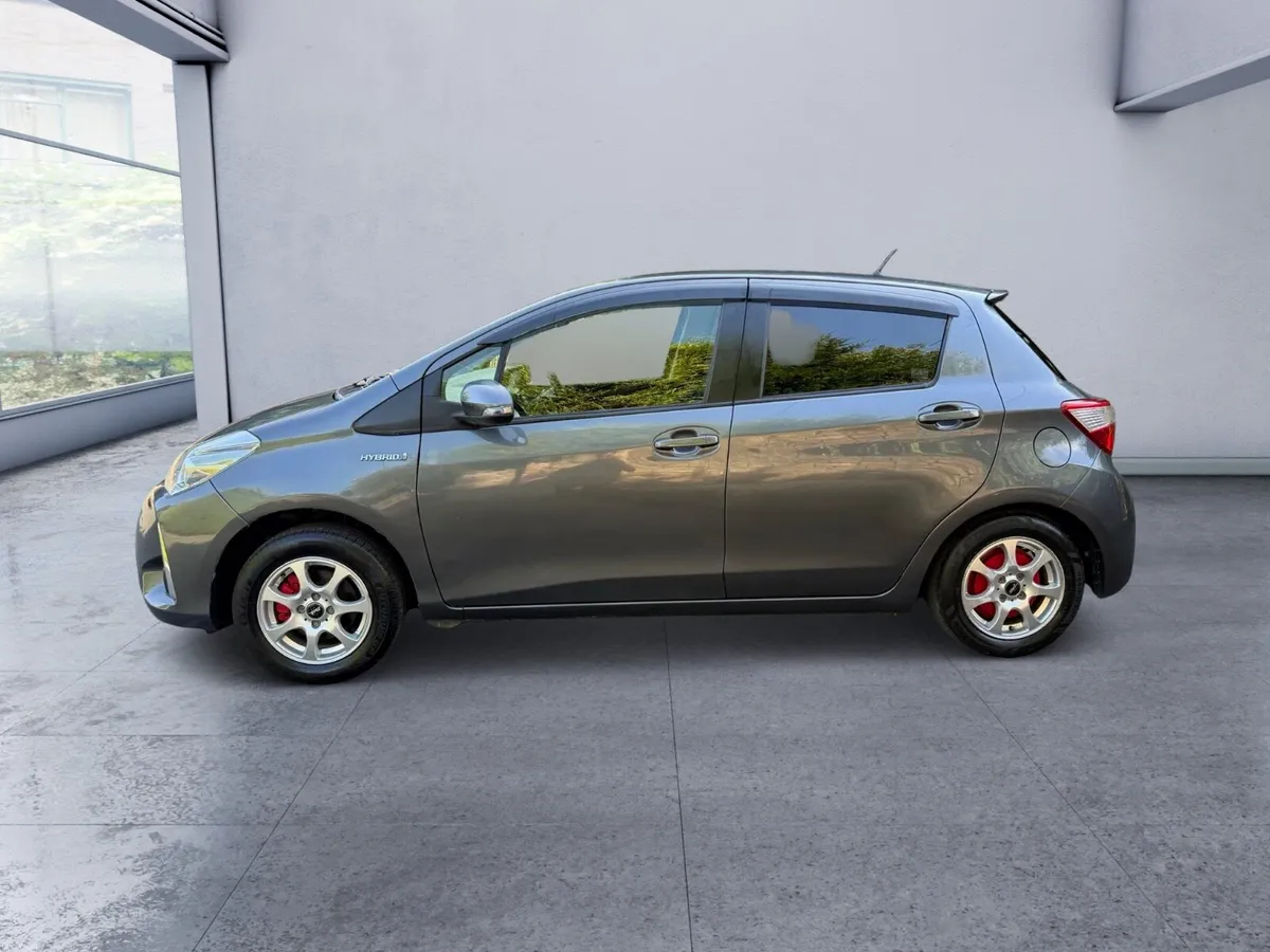 2018 Toyota Vitz 1.5 Petrol Hybrid 48000km - Image 5