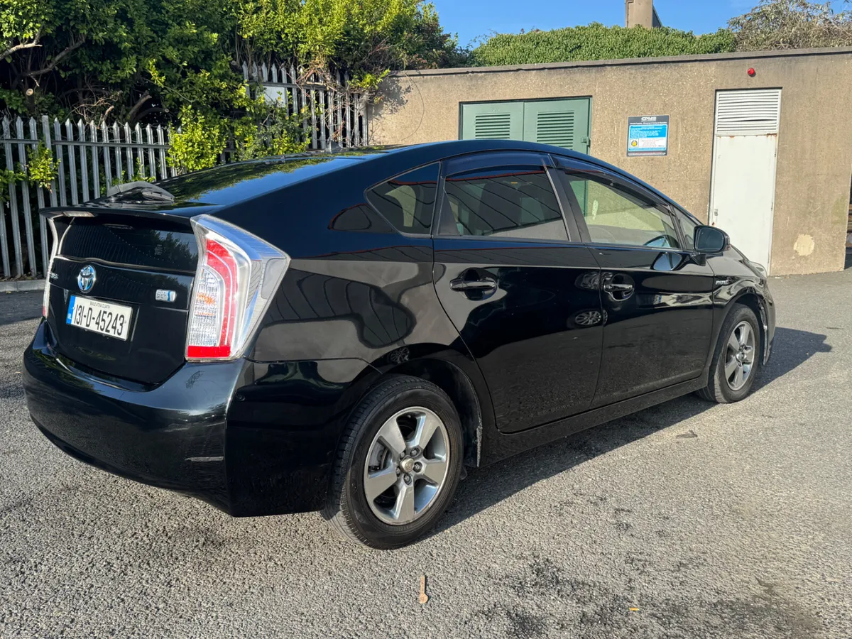 Toyota Prius 2013 Full option - Image 4