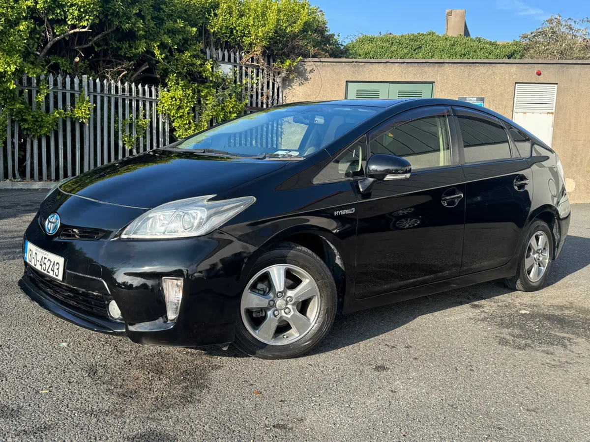 Toyota Prius 2013 Full option - Image 2