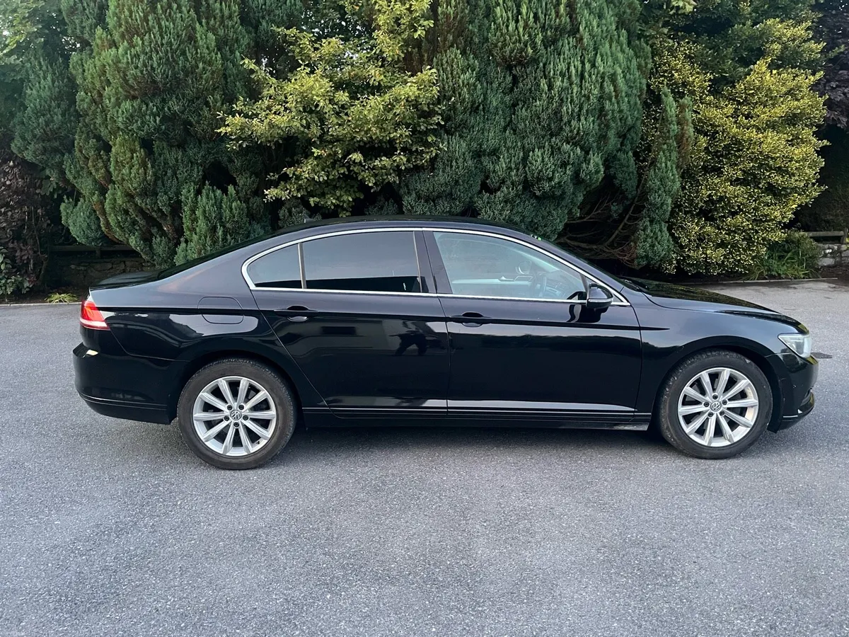 Volkswagen Passat - Image 4