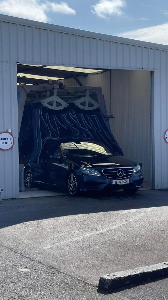 Mercedes-Benz E220 AMG Night Edition - Image 4