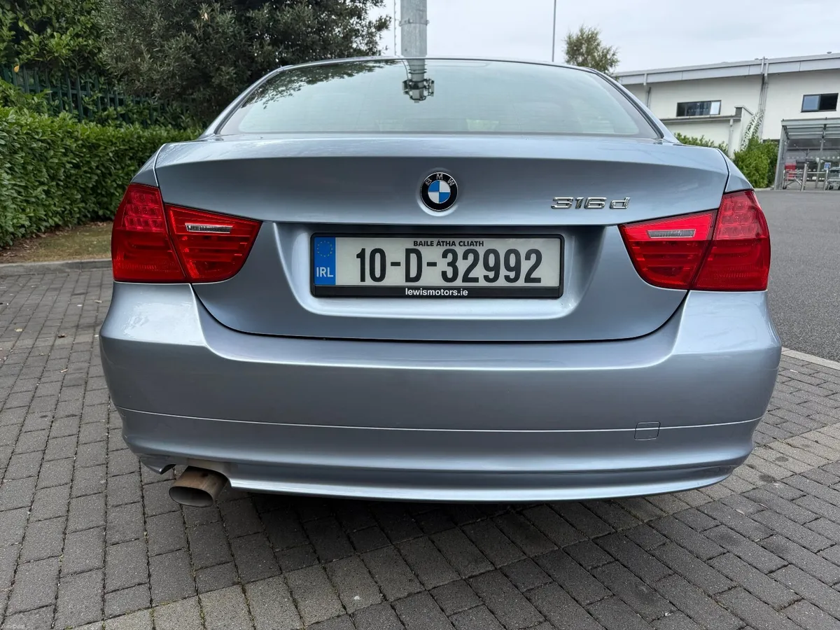 BMW 3-Series 2010 - Image 6