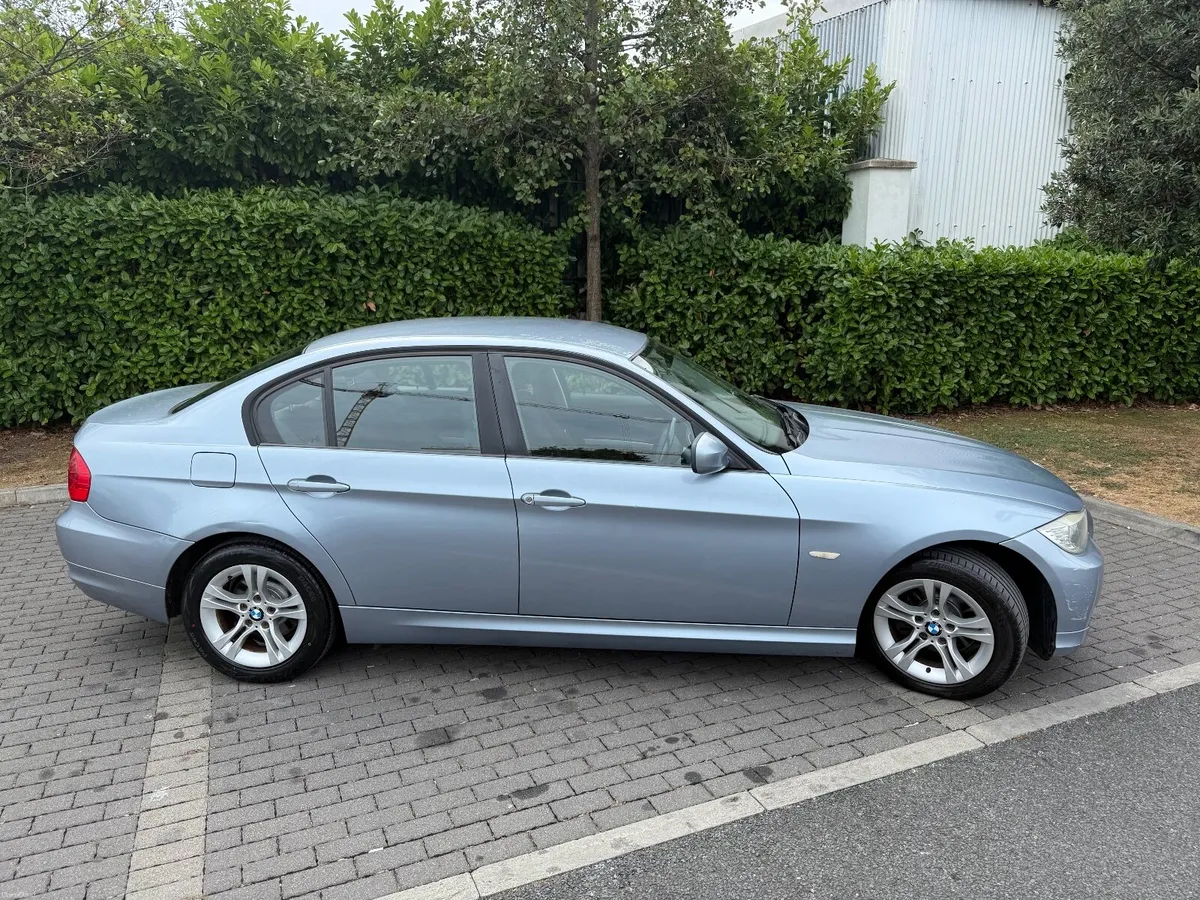 BMW 3-Series 2010 - Image 1