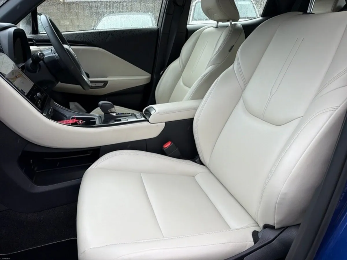 Lexus LBX ELEGANT 1.5 HYBRID AUTOMATIC // CLIMATE - Image 6