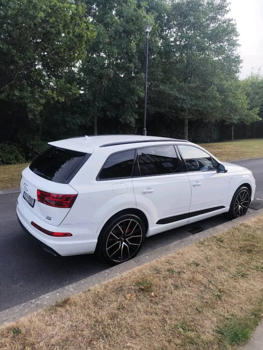 AUDI Q7 7SEATER MINT - Image 1