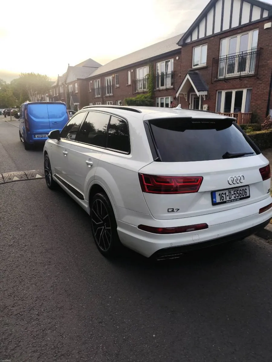 AUDI Q7 7SEATER MINT - Image 3