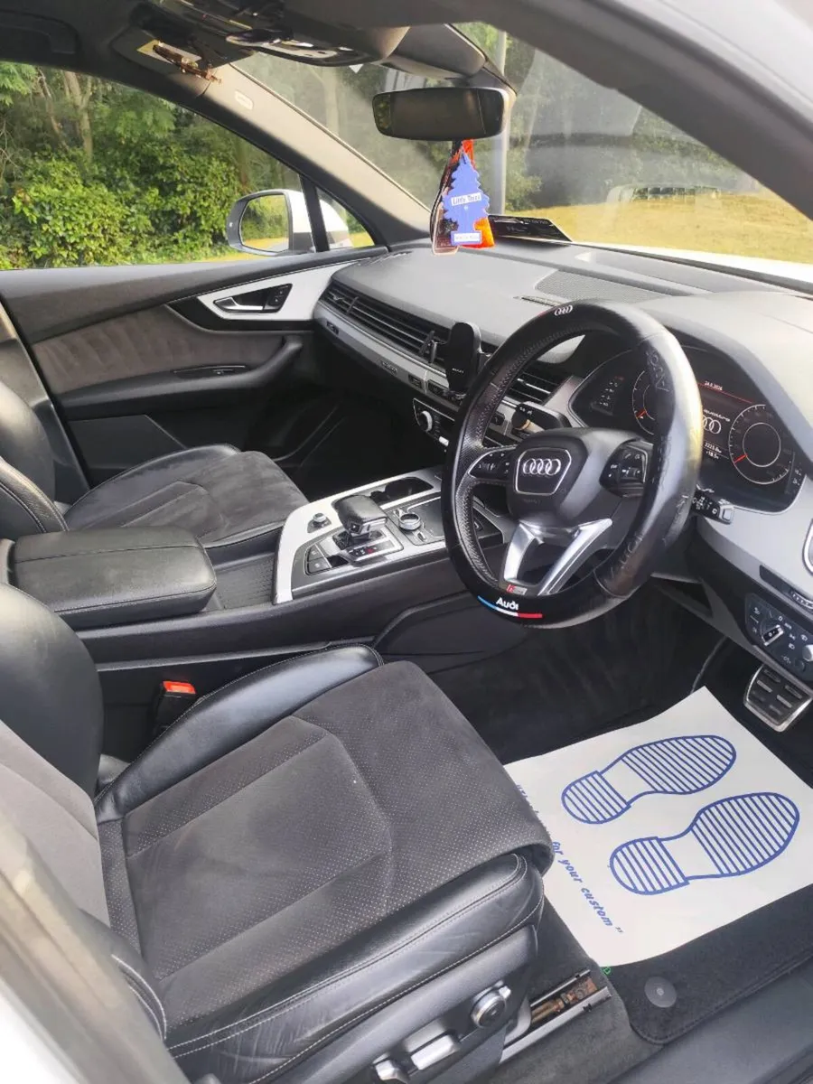 AUDI Q7 7SEATER MINT - Image 5