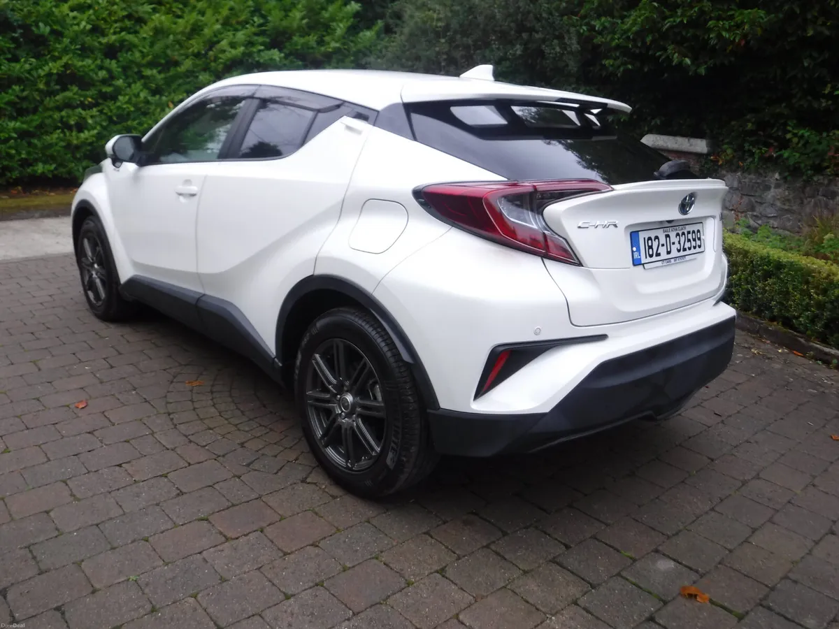 TOYOTA C-HR 1.8 AUTO HYBRID MINT CONDITION - Image 4