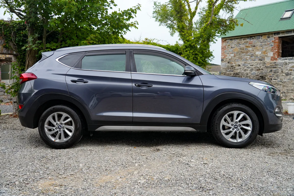 2017 Hyundai Tucson PREMIUM 1.7 Diesel Manual - Image 6
