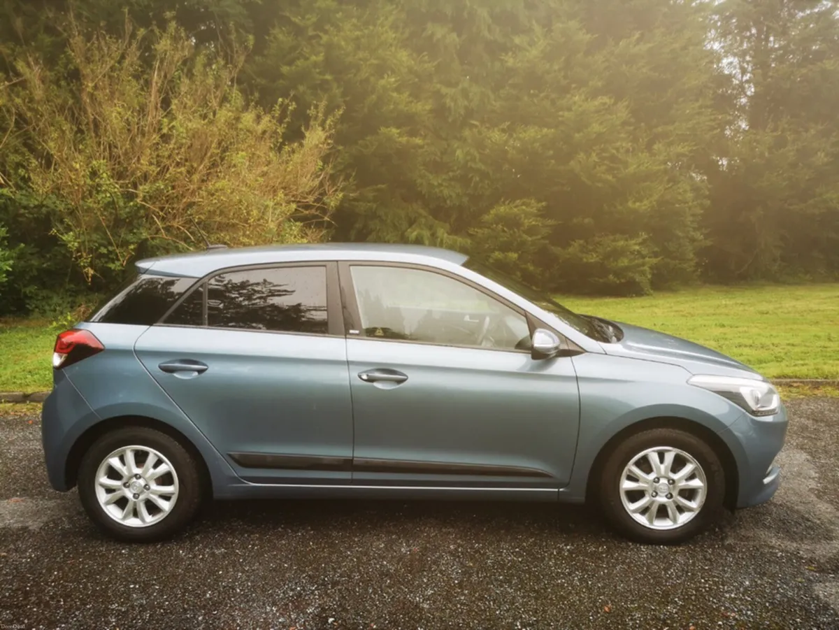 Hyundai i20 PETROL CLASSIC 5DR - Image 3