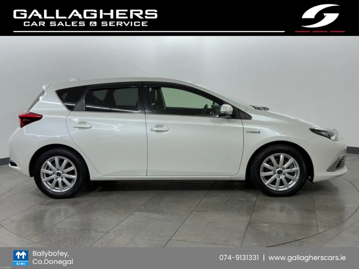 Toyota Auris SELF CHARGE HYBRID AUTOMATIC - Image 3