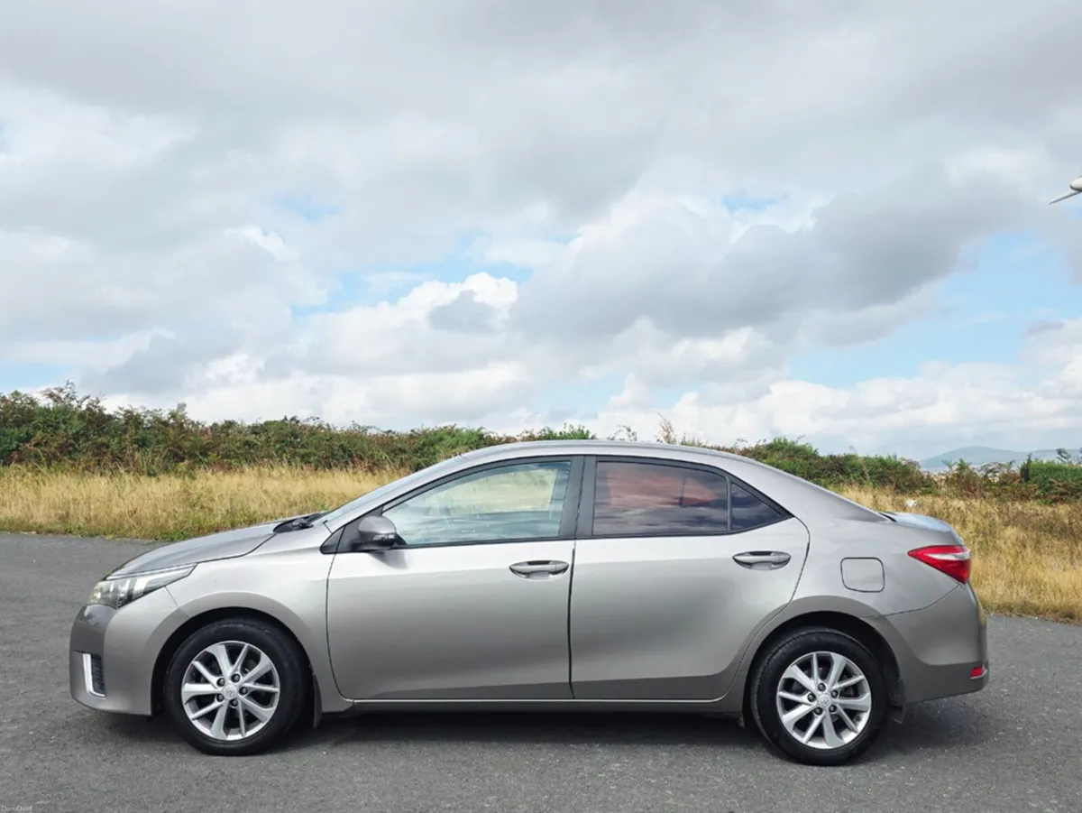 Toyota Corolla 1.4 D-4D AURA 4DR - Image 3